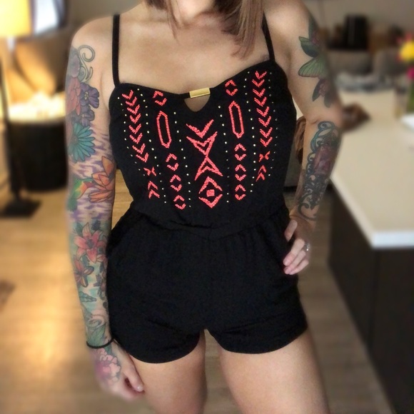 bebe Pants - ✨bebe black romper✨